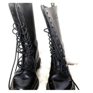 Dr. Marten 14 Eye Black Boot